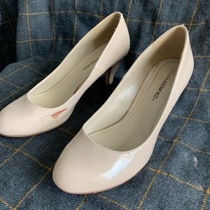 Well loved nude heels